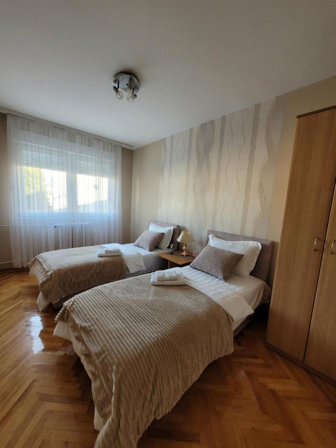 Community Park Apartment Ni Exteriör bild